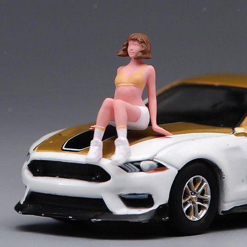 Sitting girl model role - 1:64,