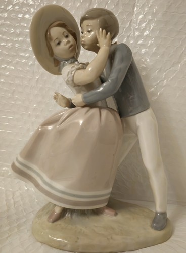 Lladro porcelain figurine - porcelain,
