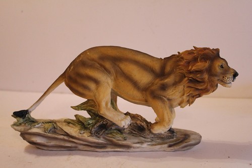33cm running male lion - 33cm,