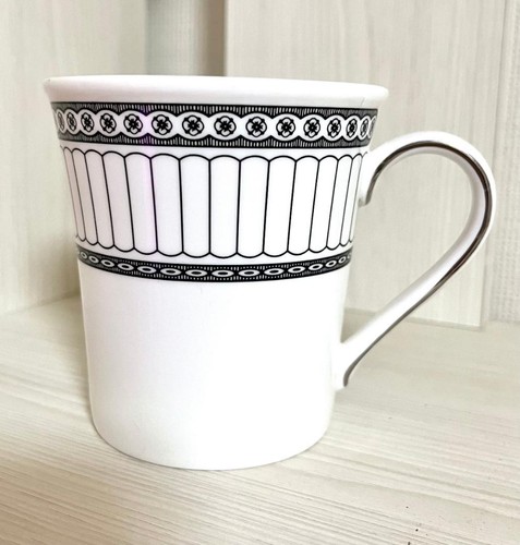 Wedgwood mug contrasts - contrasts, colors
