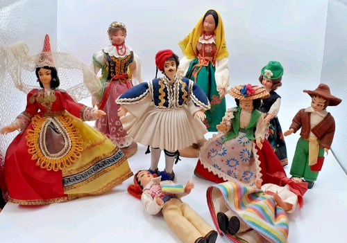 Vintage collectors display - 9,