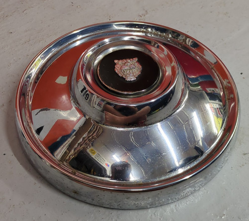 Vintage jaguar hub cap - jaguar, with