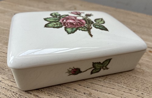Wedgwood moss rose - moss, barlaston