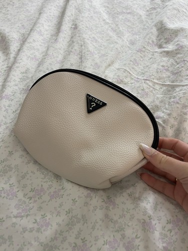 Guess zip cosmetic - zip, toiletry
