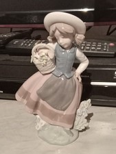 LLADRO - 'Girl With Basket of Flowers' - 1983