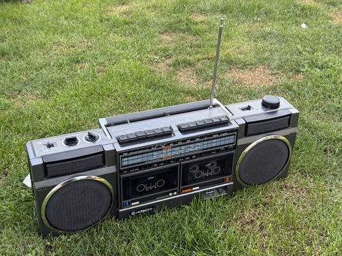 Hitachi vintage boombox stereo - hitachi,