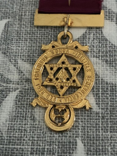 Masonic regalia royal - -,