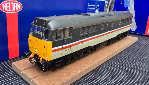 Heljan 3141 class loco - loco, br