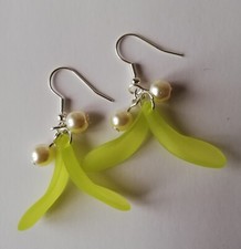 Drop / Dangle Xmas Earrings - Mistletoe & Berries - Silver Plated