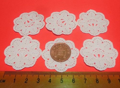 Scale 6 cake doilies - of,