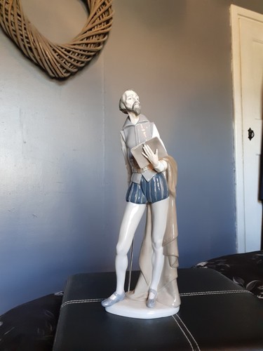 Nao lladro large figurine - by,