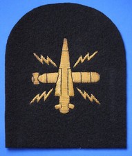 Royal Navy trade badge - Weapon Engineering Mechanic ***[23192]