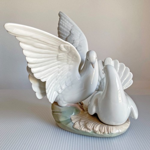 Lladro love nest - love,