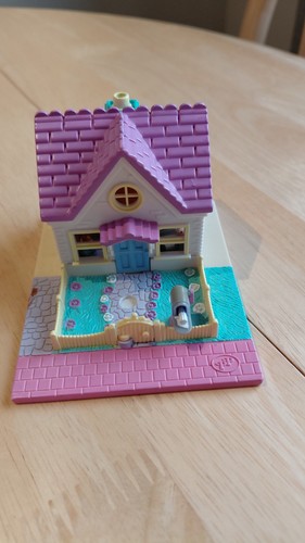 Polly pocket cosy cottage - cosy,