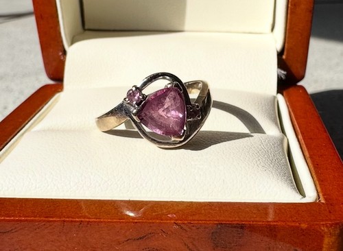 Beautiful pink safire 18ct - on,