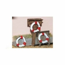 Lifebelts & stands OO Scale
