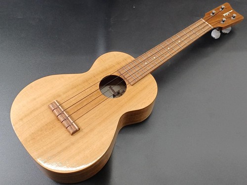 Kamaka ukulele concert - hf-2,