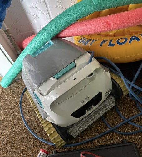 Two faulty dolphin - two,