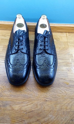 Loake black grain brogue - black,