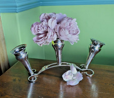 BEAUTIFUL SILVER PLATED EPERGNE TABLE CENTERPIECE 3 TRUMPET VASES ~ 42 cm LONG