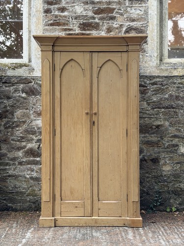 Fine gothic antique pine - fine,