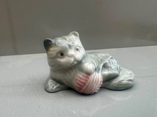 Wade whimsies lying kitten - wade,