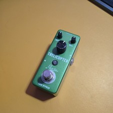 Rowin Trelicopter Guitar Effects Pedal Tremolo pedal Small pedal form factor