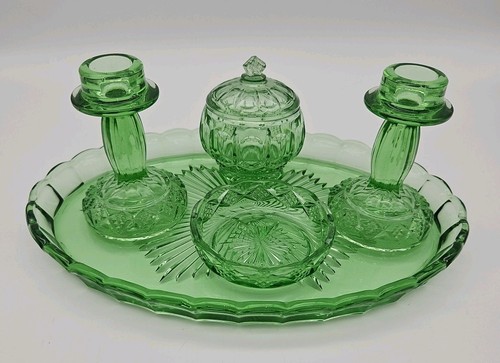 Vintage art deco - pressed, green
