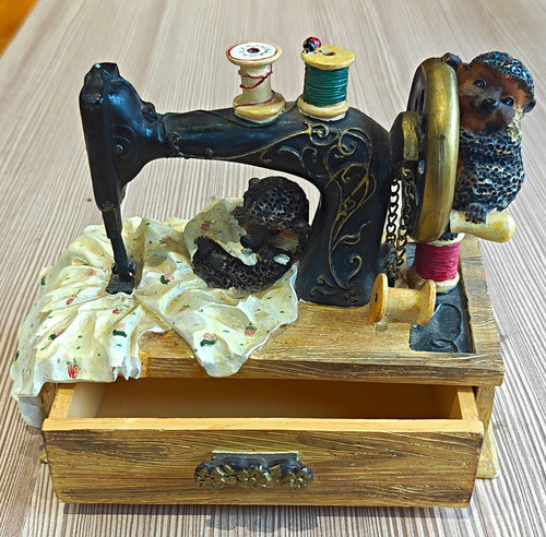 Hedgehog resin sewing machine - sewing,
