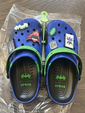 211782-90H M6/W8 Batman Crocs