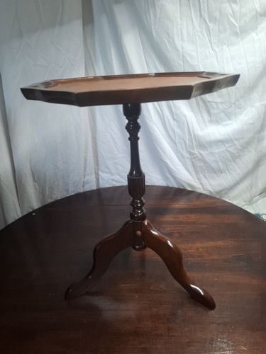 Vintage georgian style - style, tripod