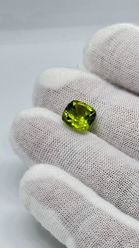 Natural peridot gemstone - peridot,