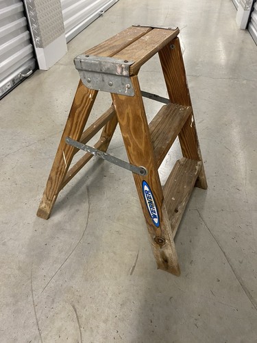 Vtg wooden step ladder - 2-3,