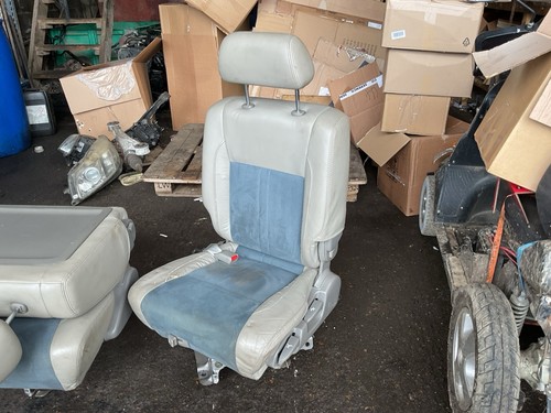 Single rear swivel seat - rear,