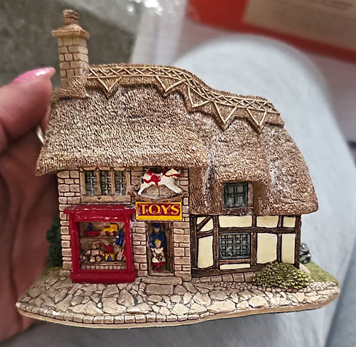 Boxed deeds lilliput lane - w,