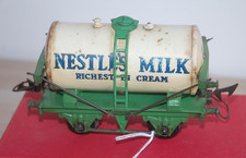 HORNBY SERIES O GAUGE NESTLE MILK TANK WAGON IN GREEN AND WHITE.