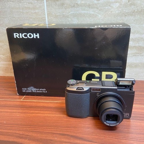 Ricoh digital compact - gr,