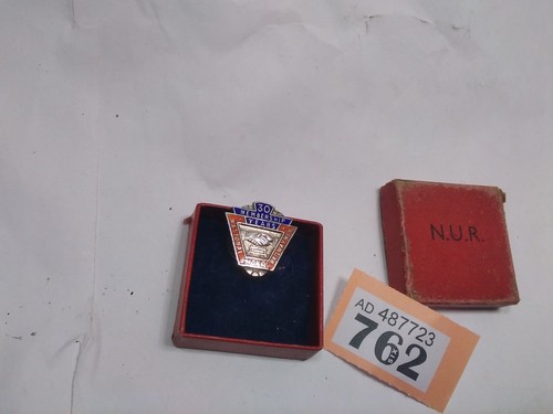 Railway service badge - r,