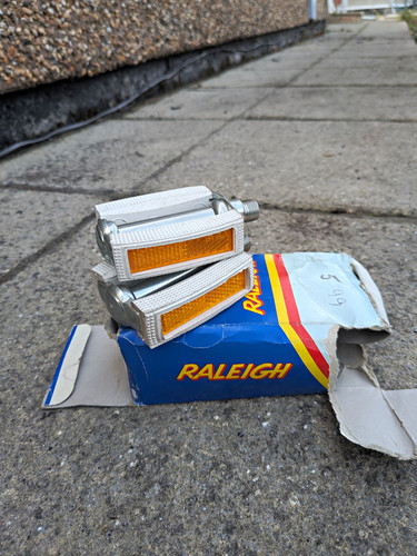 Raleigh rea186 platform pedals - raleigh,