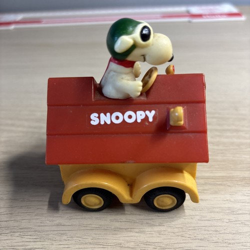 Vintage 1965 snoopy flying - vintage,