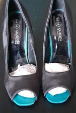 Queen of the Catwalk Aqua Heels size 6