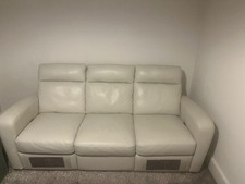 Comfy Cream Leather Recliner Sofa 3 Seater Excellent Condition. Easy collection