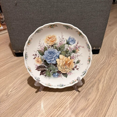 Vintage royal albert bone - royal,