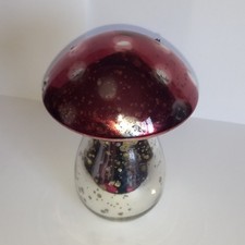 CHARMING ANTIQUE/VINTAGE STYLE,  IRIDESCENT ART GLASS MUSHROOM/TOADSTOOL
