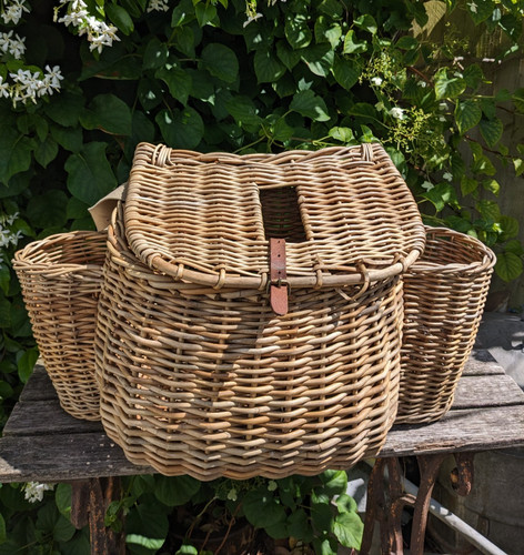 Vintage large fishing wicker - large,