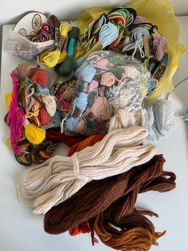Bundle tapestry wool - of,