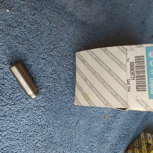 Valve guide alfa gtv - valve,