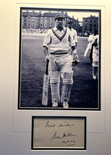 LEN HUTTON - YORKSHIRE & ENGLAND CRICKETER - EXCELLENT SIGNED PHOTO DISPLAY