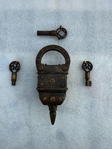 Lock old brass - old,