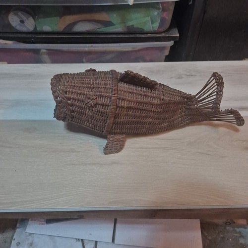 Wicker fish basket - 17",